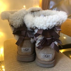 TAN BAILEY BOW UGGS